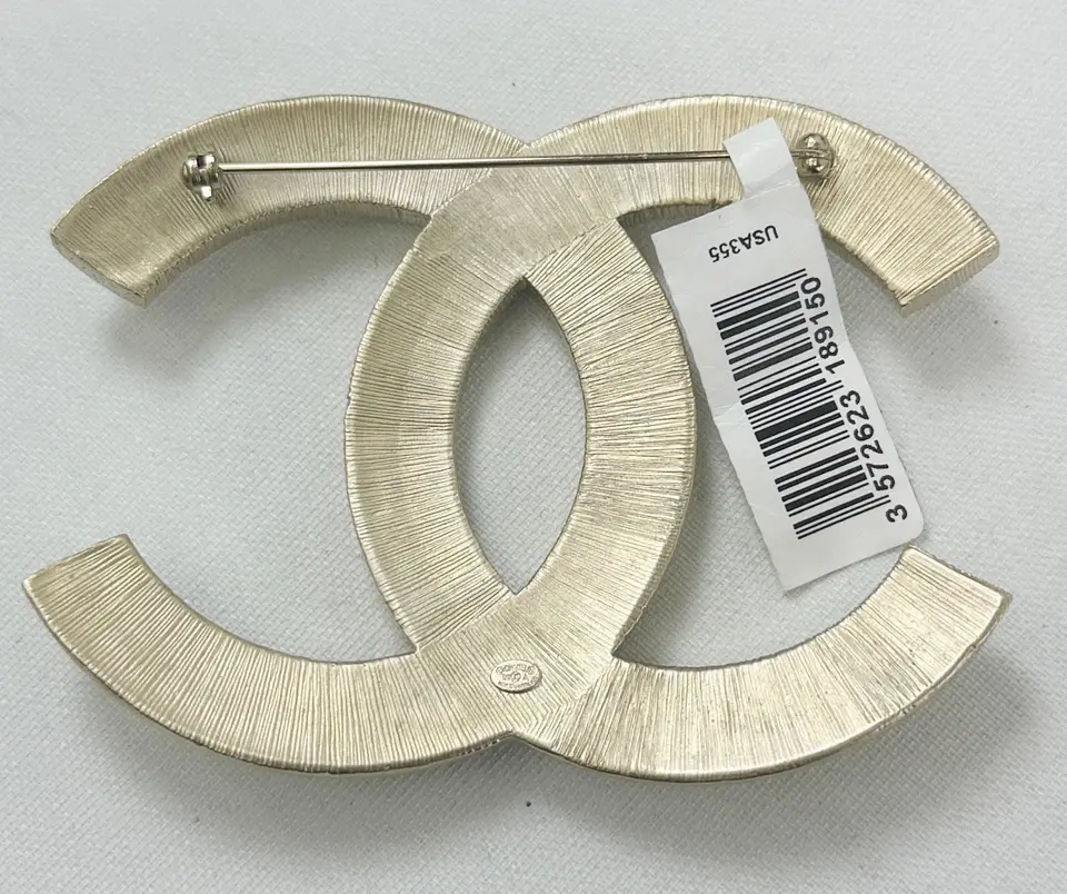 Thumbnail: NWT CHANEL CC Faux Pearl Brooch Pin Large Gold Oversized Autumn 2009 RARE