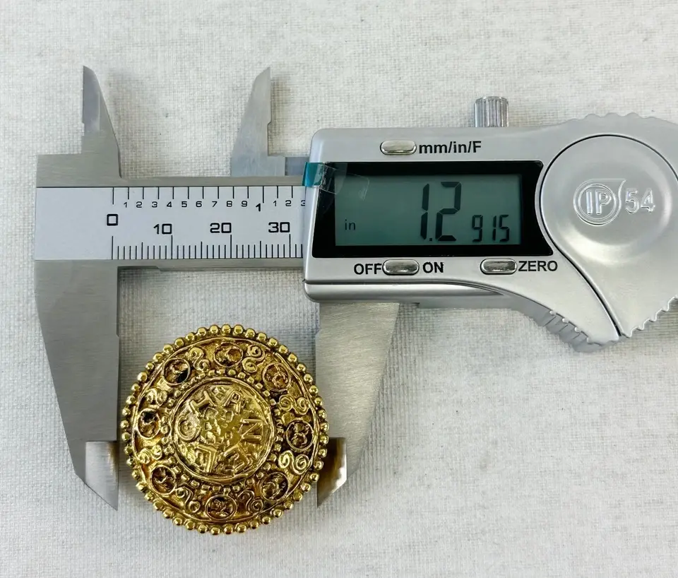 Hình thu nhỏ: Vintage CHANEL Gold Plated Coco Mark CC Clip On Earrings 1980's Medallion RARE