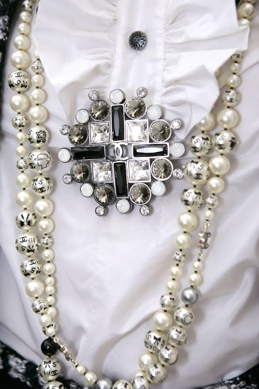 Thumbnail: CHANEL Faux Pearl Long Necklace Champagne Black CC 5 Bow Logo Autumn 2006