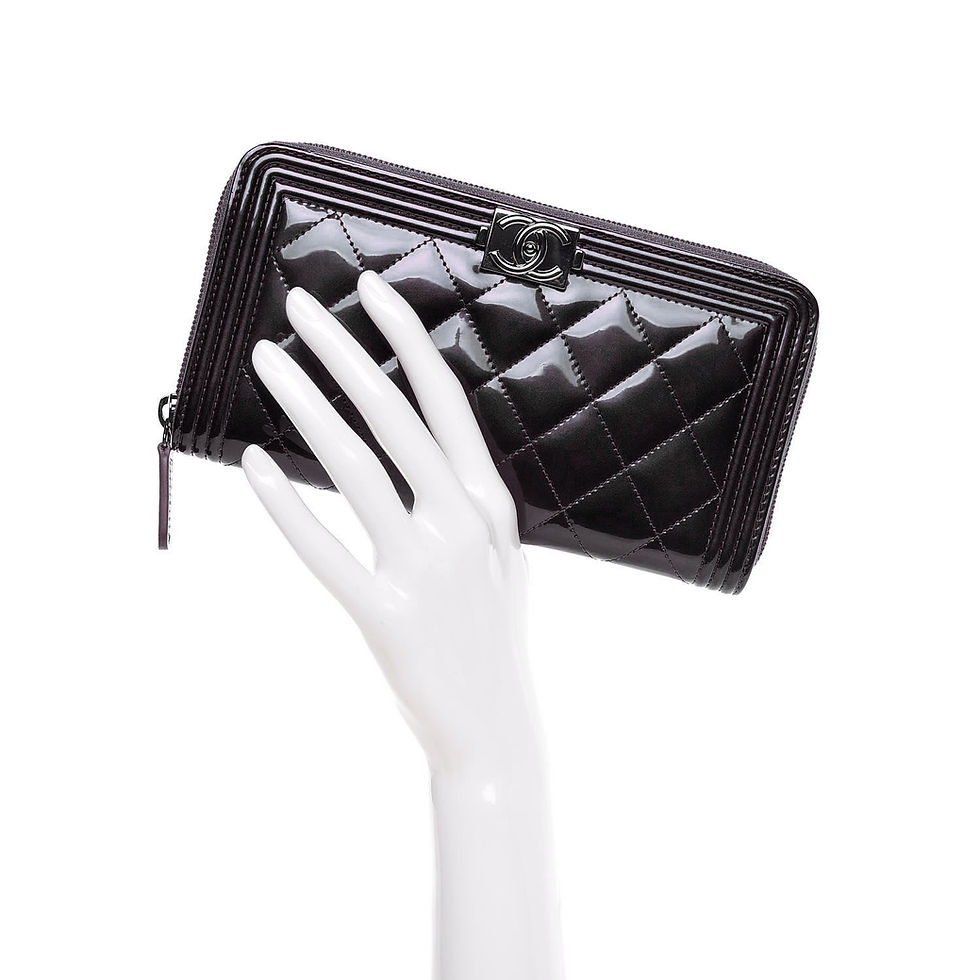 Hình thu nhỏ: CHANEL Wallet Patent Leather Boy Large Zip Around Black Quilted  CC Logo