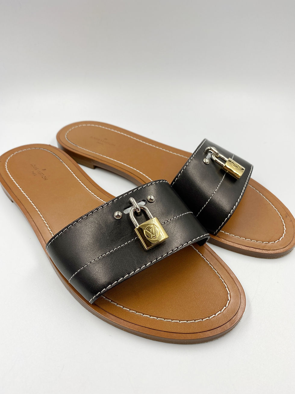 Thumbnail: LOUIS VUITTON Black Brown Lock It Flat Mule 1A28NG Slides 39 EU 9 US Sandals