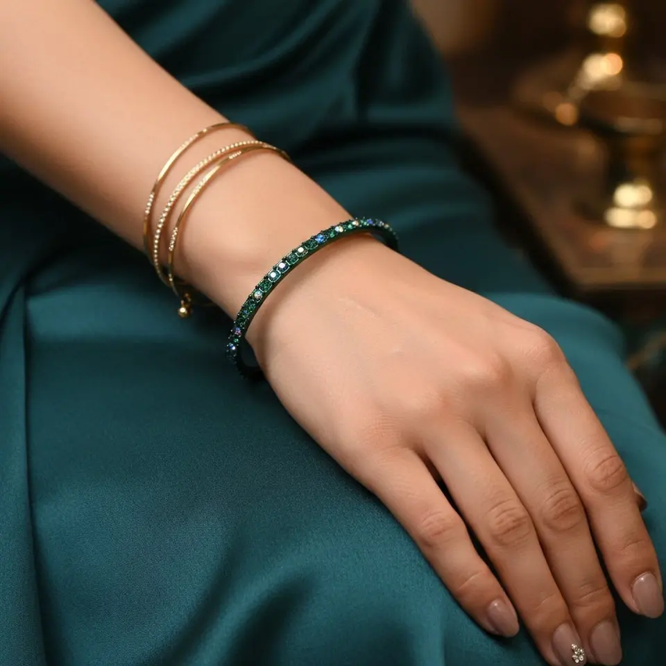 縮圖：NWT ST. JOHN Green Crystals Rhinestones Round Bracelet One Size Bangle Stackable