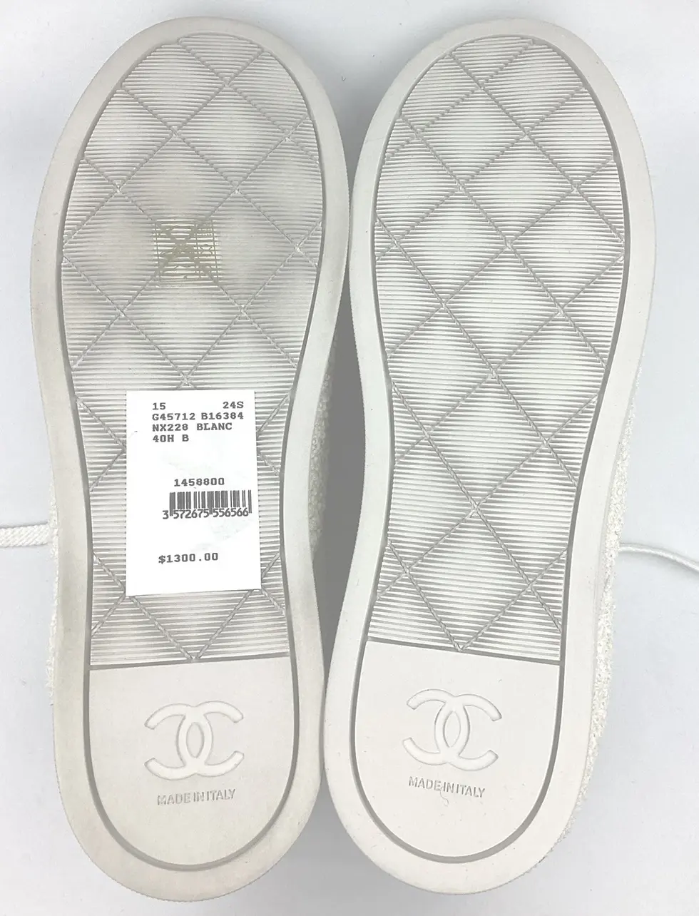 Thumbnail: CHANEL Boucle Tweed Low Top Sneakers 40.5 FR White Gold Logo Spring 2024 NEW