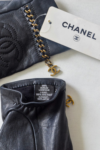 CHANEL Chain Link Leather Gloves 7 Black Antique Gold Interocking