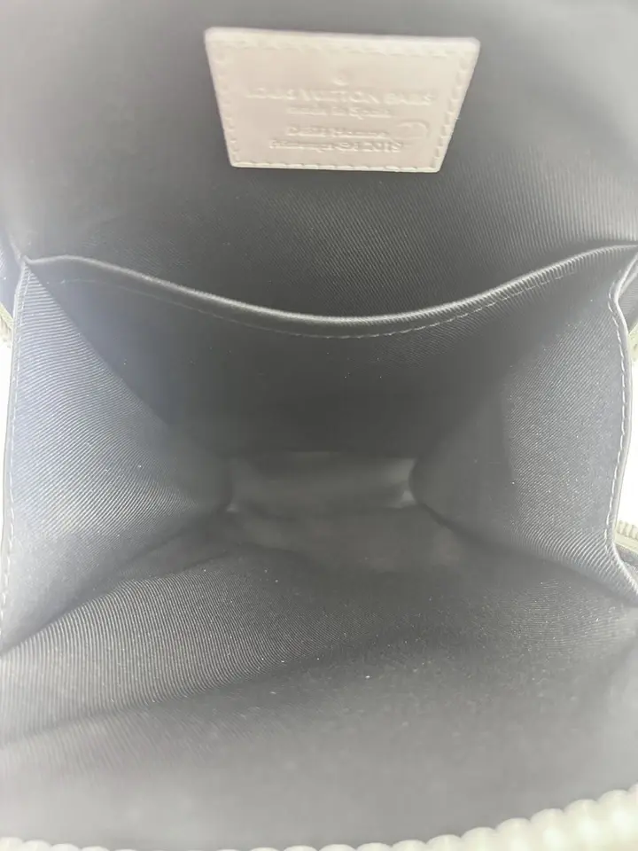 Hình thu nhỏ: LOUIS VUITTON Taurillon Utility Side Bag Monogram Powder White Sling Bag M53297