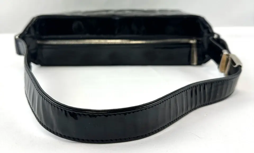 Thumbnail: CHANEL Chocolate Bar Patent Leather Shoulder Bag Small Black Square Quilted