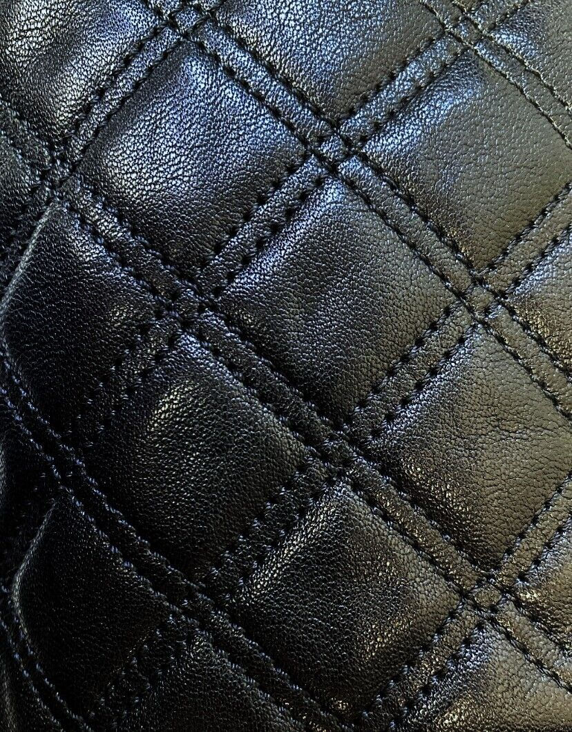 縮圖：MARC JACOBS Black Chain Straps Kiss Lock Closure Quilted Leather Little Stam Bag