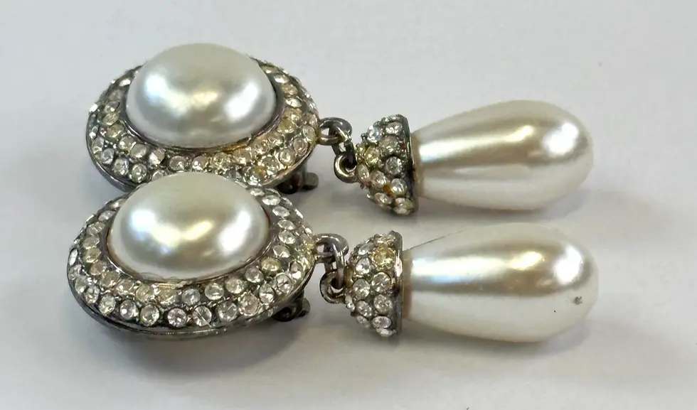 Miniatura: ST. JOHN Signed Silver Clear Rhinestone Pearl Drop Earrings 1980's Clip Vintage