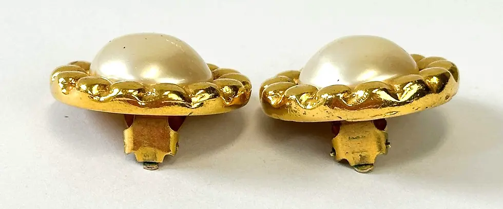 Hình thu nhỏ: Vintage CHANEL Faux Pearl 24Gold Plated Round Clip-On Earrings 1970's