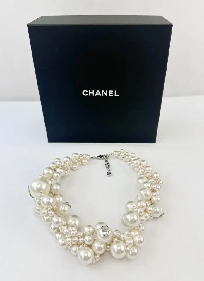 縮圖：CHANEL Multi Faux Pearl Choker Necklace Oversized Silver CC Logo Spring 2013