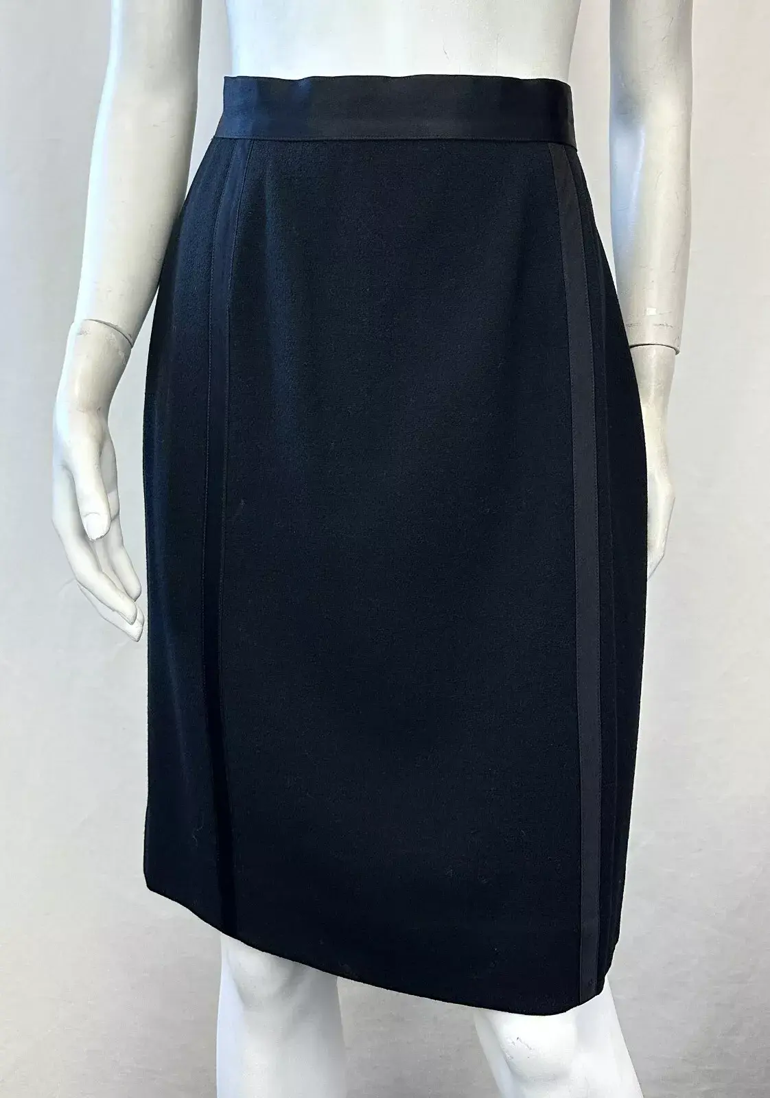 CHANEL Silk Knee Pencil Skirt 6 Black Satin Trim CC Buttons Lining
