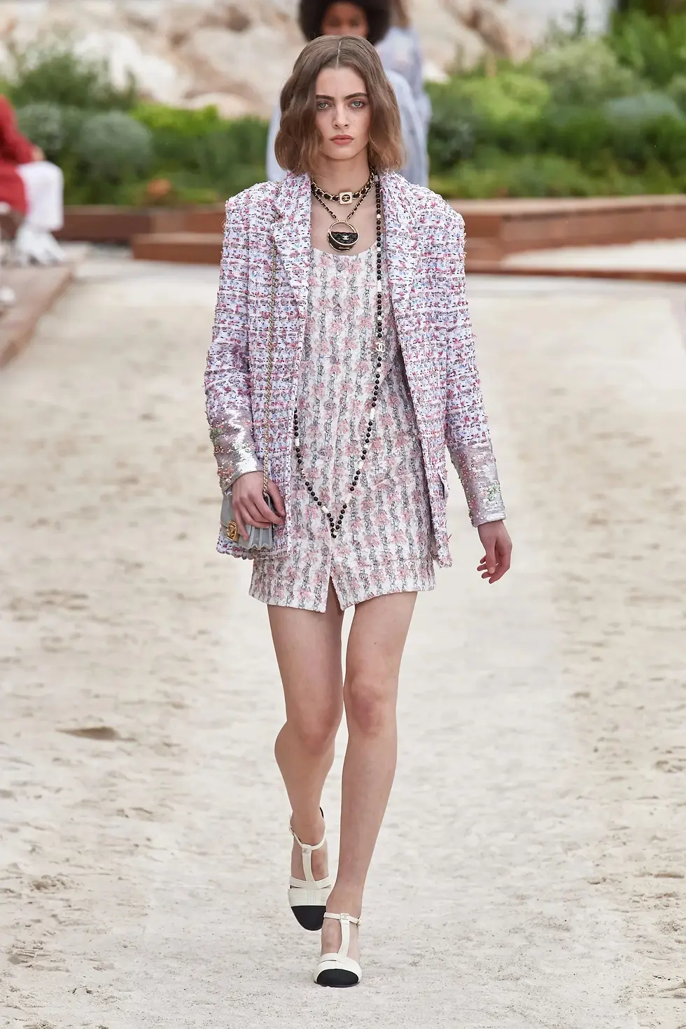 Hình thu nhỏ: CHANEL Button Up Dress 34 Ecru Multicolor Embellished Button Cruise 2023