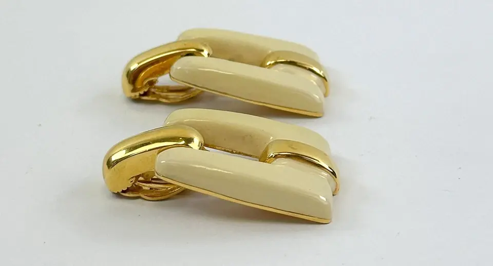 Hình thu nhỏ: ST JOHN Earrings 1980's Cream 22KGP Signed Rectangle Hoop Dangle Clip On Vintage