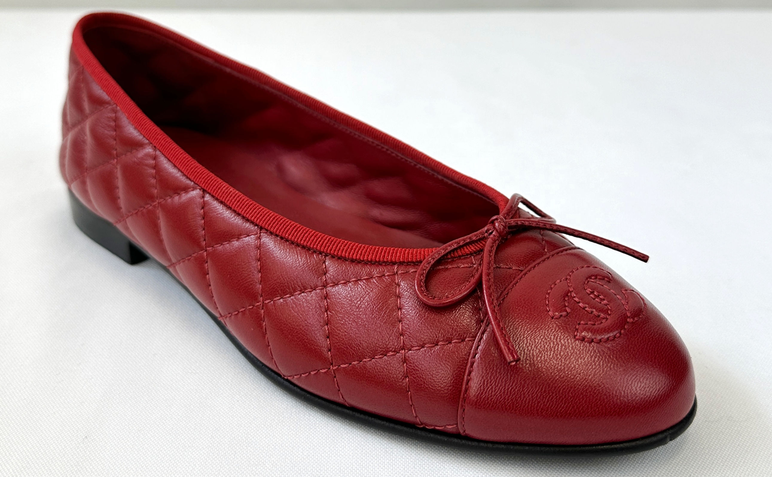 CHANEL Leather Ballet Flats 37.5 Red Cap Toe CC Bow Logo Quilted 7 Slip On