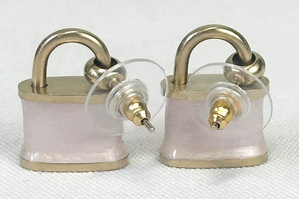 Hình thu nhỏ: CHANEL Metal Resin Double CC Padlock Earrings Lilac Irridescent Gold 2018 Pierce