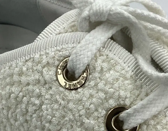 Thumbnail: CHANEL Boucle Tweed Low Top Sneakers 40.5 FR White Gold Logo Spring 2024 NEW