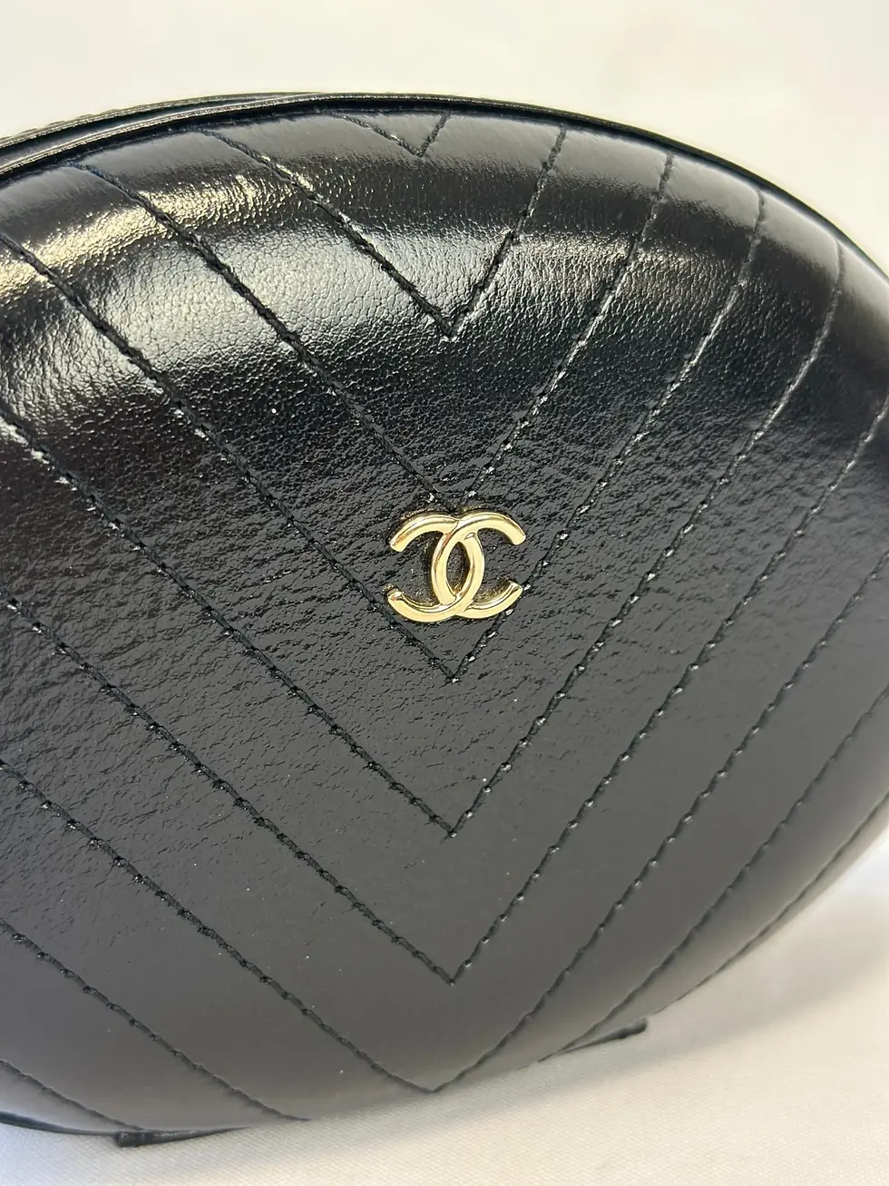 Hình thu nhỏ: NEW CHANEL La Pausa Leather Chevron WOC Bag Small Black Oval Gold Hardware 2019