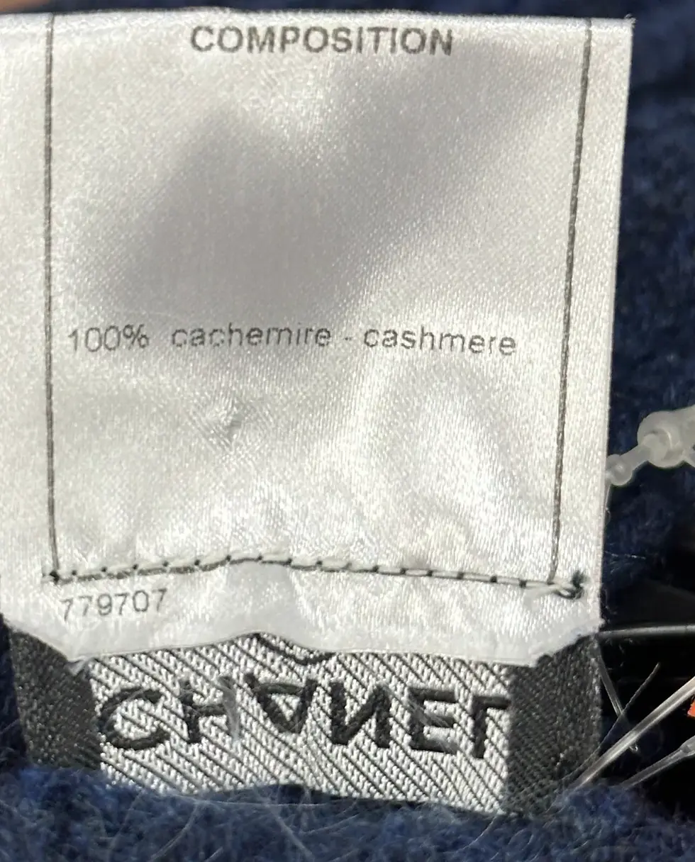 Miniatura: CHANEL Plunging Neck Cashmere Knit Sweater Dress 38 Navy Logo 2008