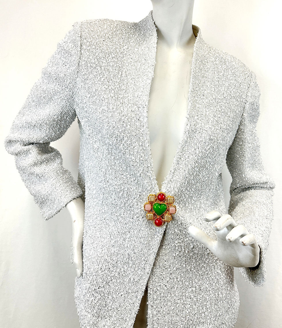 Thumbnail: CHANEL Multicolor Gripoix Heart Brooch Pin CC Victoire de Castelliane