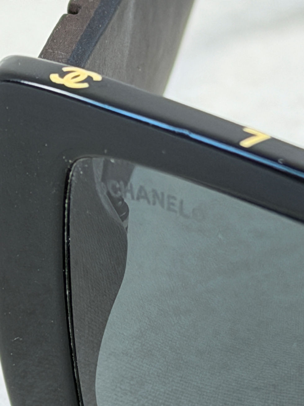 Hình thu nhỏ: CHANEL Rectangle Sunglasses Quilted Wood Rubber Shield Frame Side Logo 71337A
