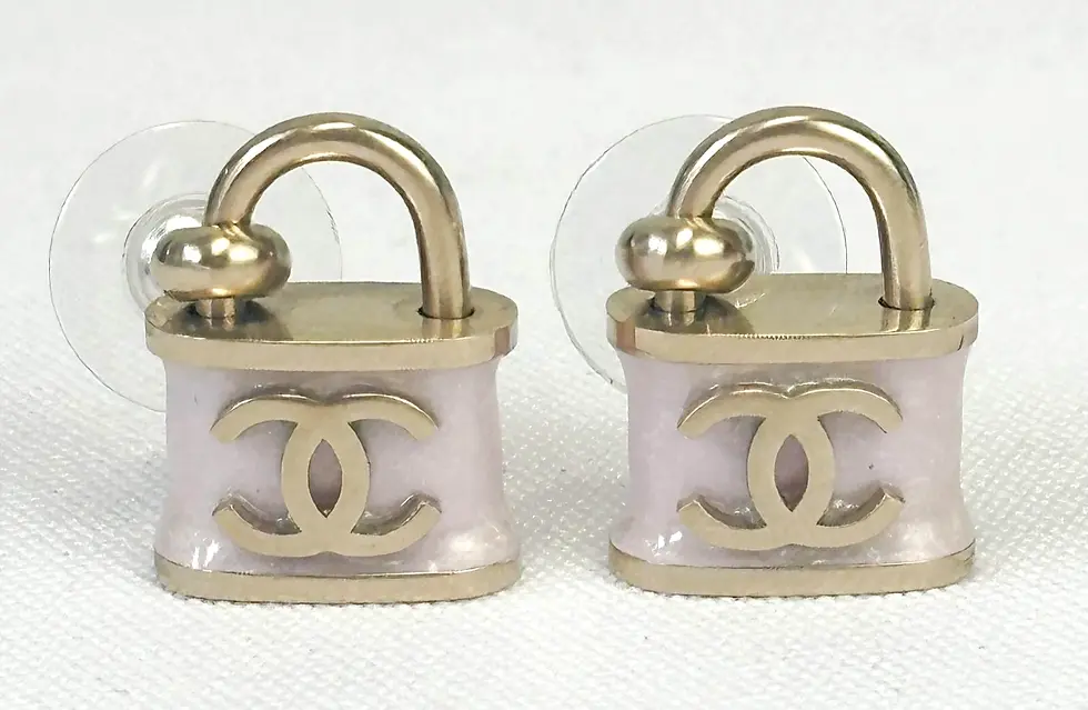 Hình thu nhỏ: CHANEL Metal Resin Double CC Padlock Earrings Lilac Irridescent Gold 2018 Pierce