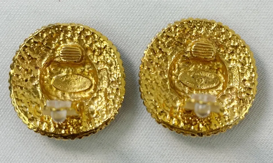Hình thu nhỏ: Vintage CHANEL Gold Plated Coco Mark CC Clip On Earrings 1980's Medallion RARE