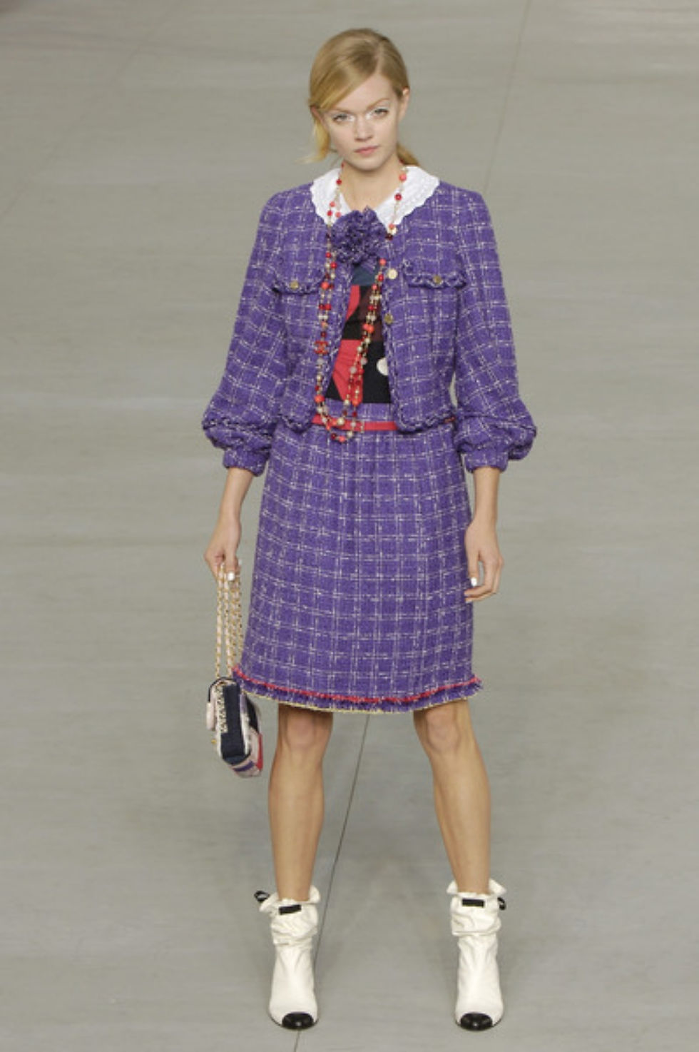 Miniatura: NEW CHANEL Fantasy Oversized Flower Camellia Brooch Pin Tweed Purple White 2006
