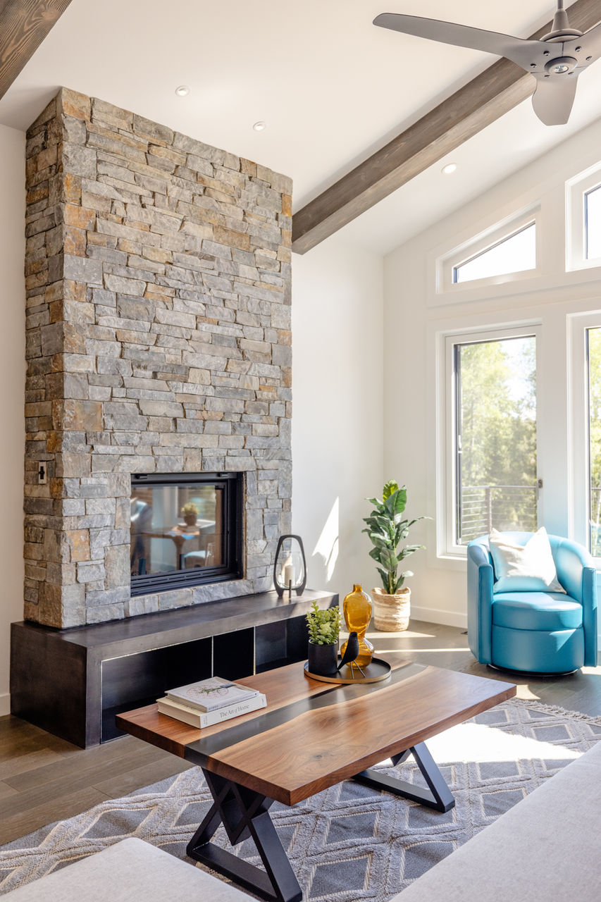 Fieldstone and Castlestone custom mixed veneer on fireplace
