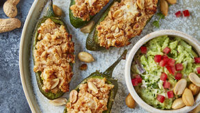 Chiles jalapeños rellenos de cacahuate