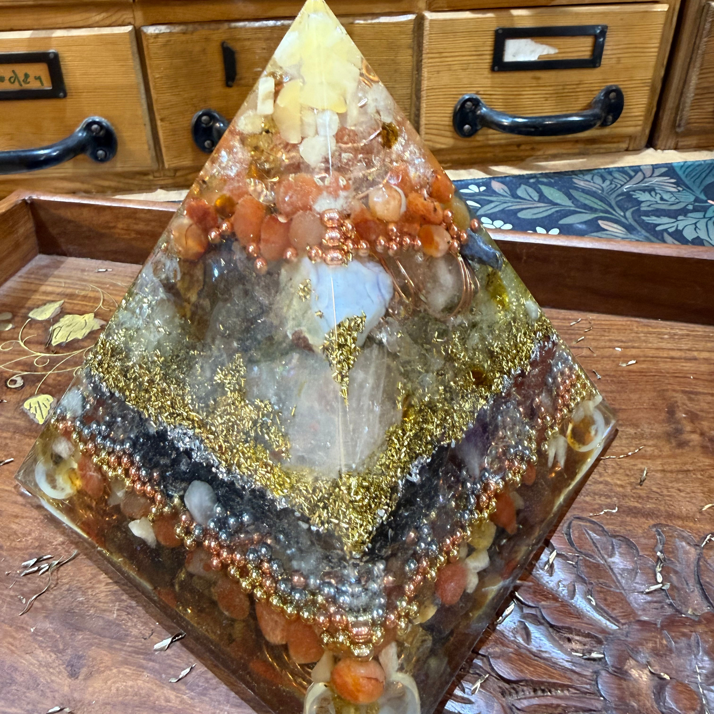 Große Pyramide - Stier Kraftsteine