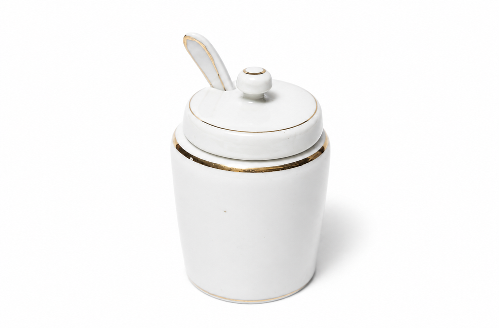 Mustard pot from the Kuznetsov Porcelain and Faience Factory, Riga, 1920–1933. Photo: National Library of Latvia Digital Collection.