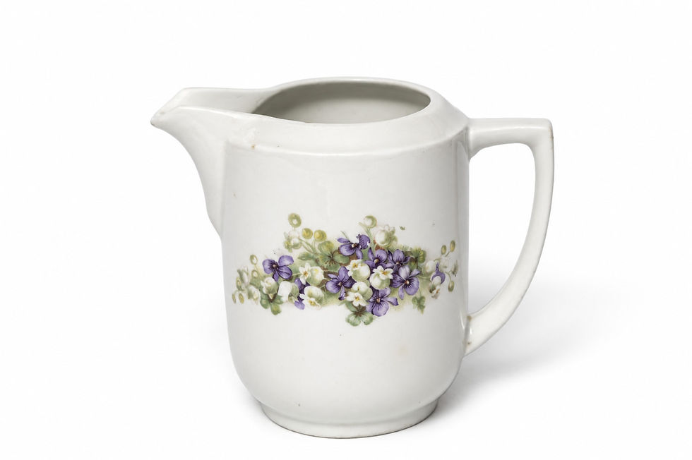 Cream jug from the Kuznetsov Porcelain and Faience Factory, Riga, 1920–1933. Photo: National Library of Latvia Digital Collection.