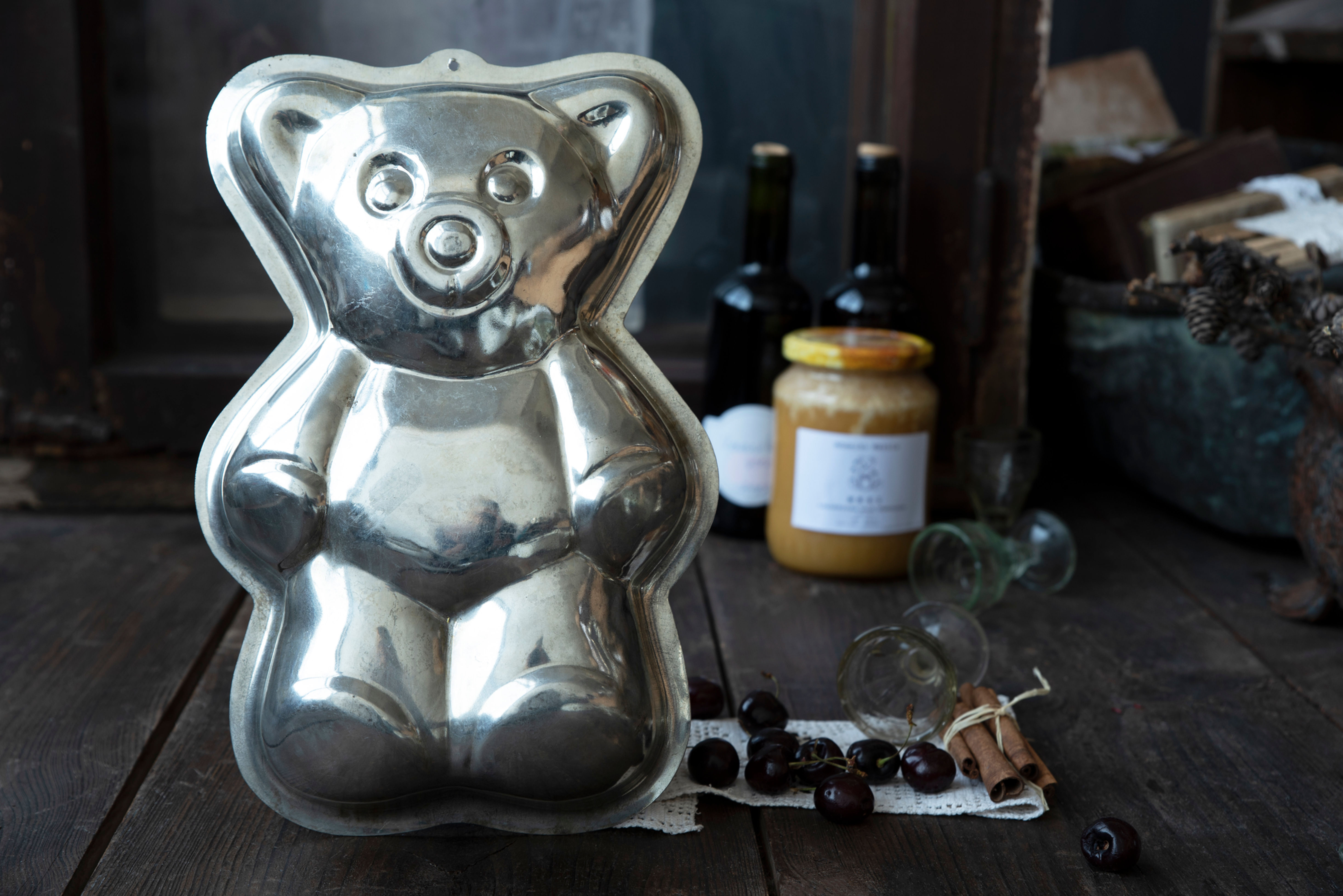 Vintage bear cake mold large aluminum baking tin retro birthday cake pan rustic farmhouse kitchen decor