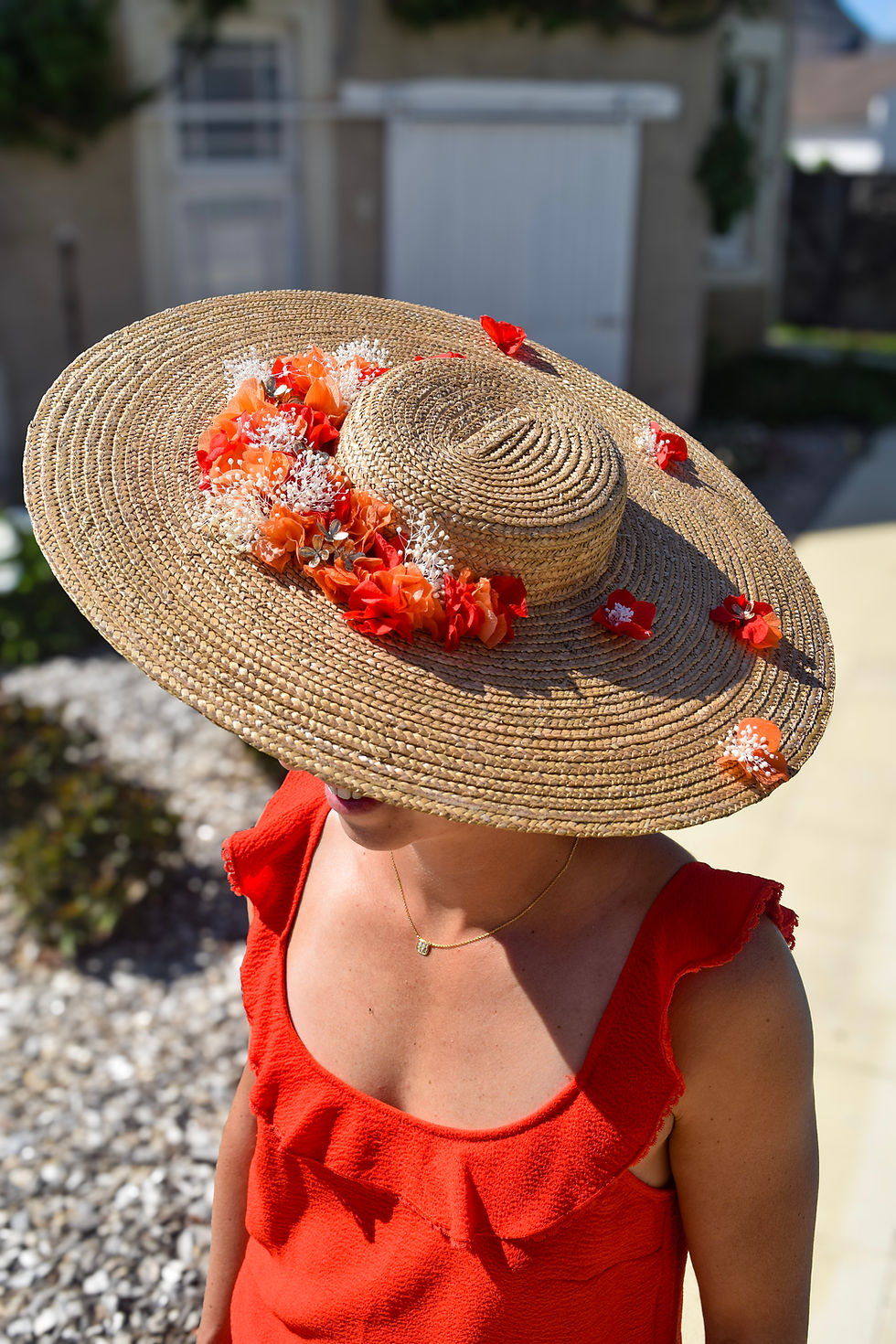 Miniature : Chapeau Mayor doré aux fleurs orange, rouge corail, blanc et doré