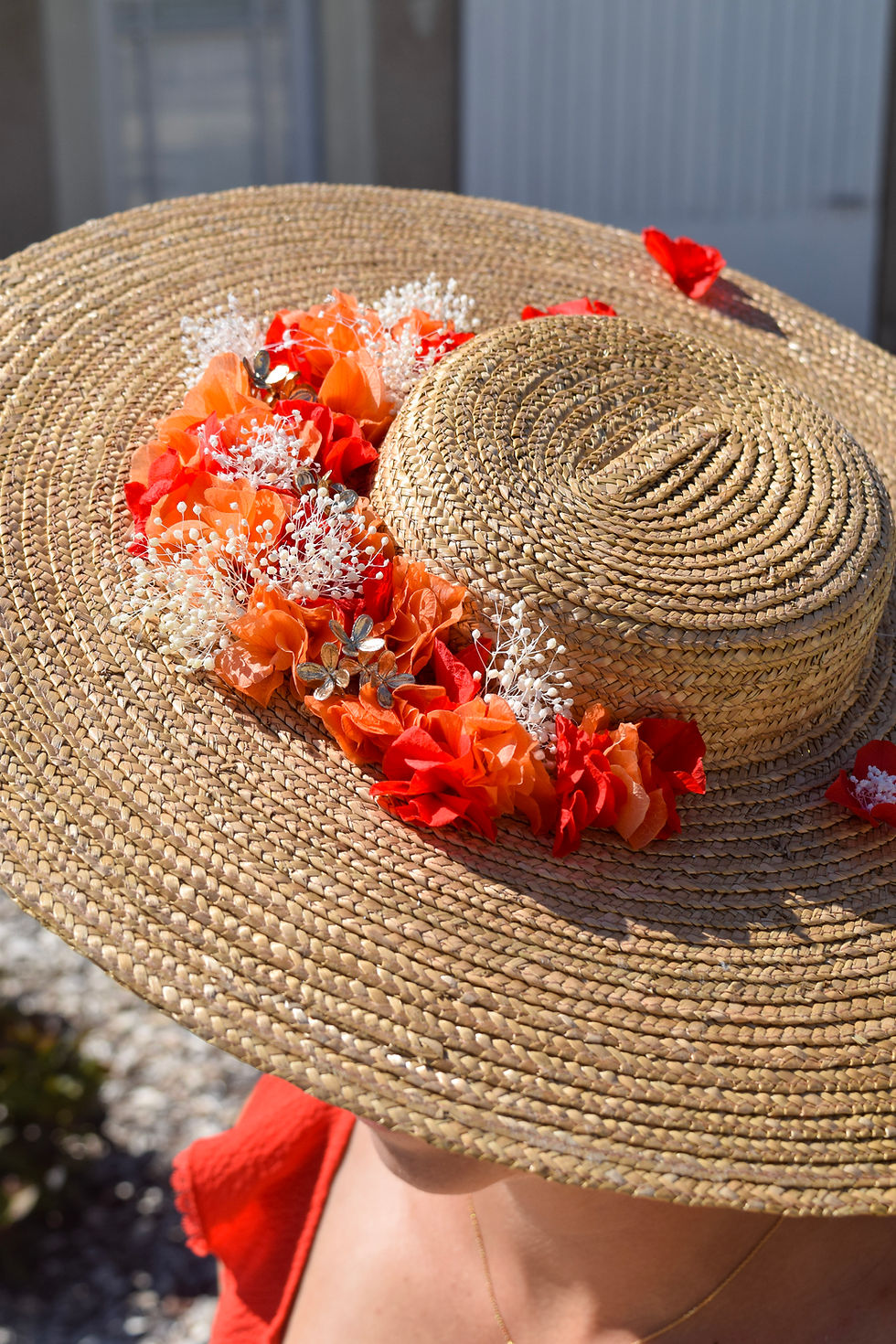 Miniature : Chapeau Mayor doré aux fleurs orange, rouge corail, blanc et doré
