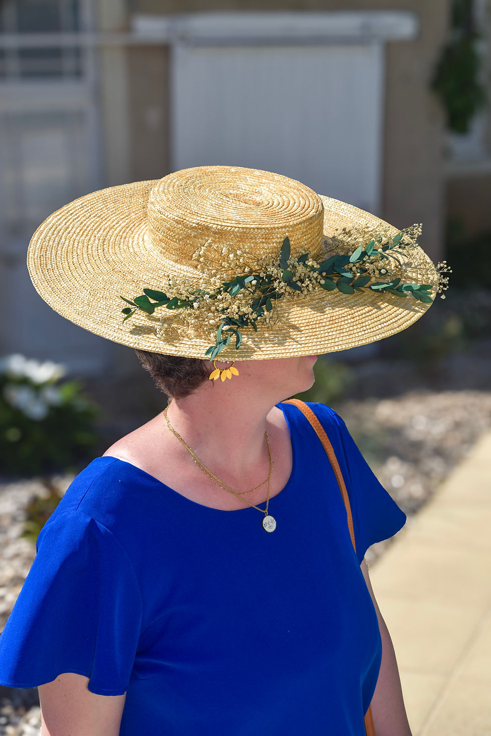 Miniature : Chapeau Petit Mayor naturel aux fleurs blanches et feuilles d'eucalyptus 