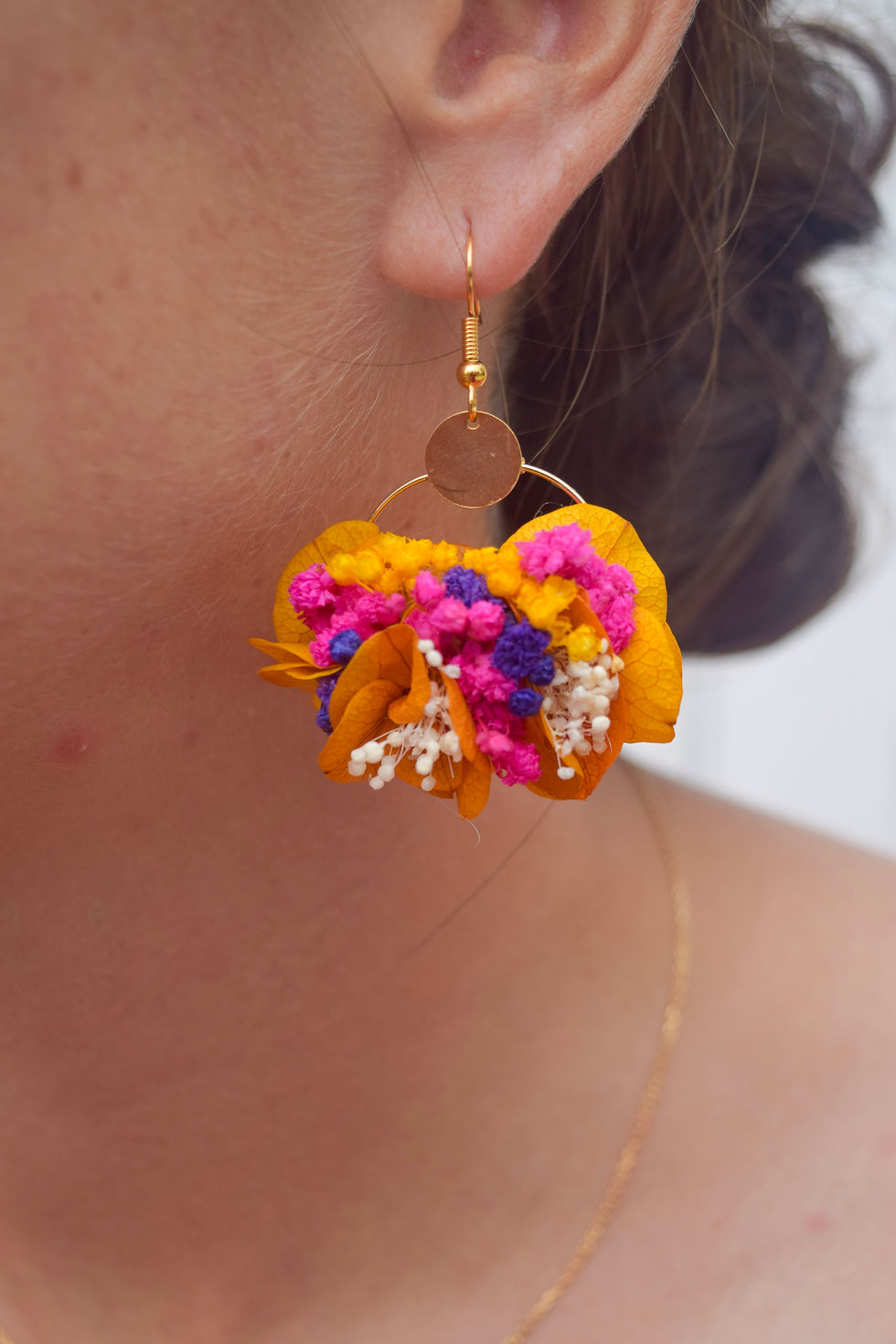 Miniature : Boucles d'oreilles Mansan aux fleurs jaunes, oranges, fuchsia, crème et violet