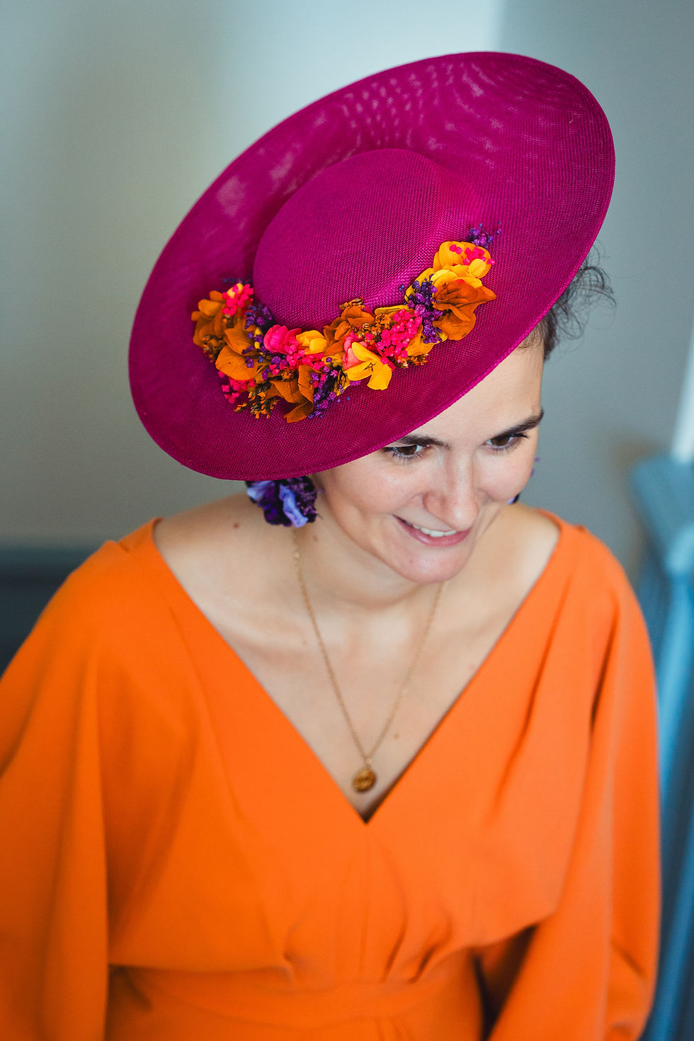Chapeau Petit Madrès bougainvillée aux fleurs orange, jaune, violet et fuchsia