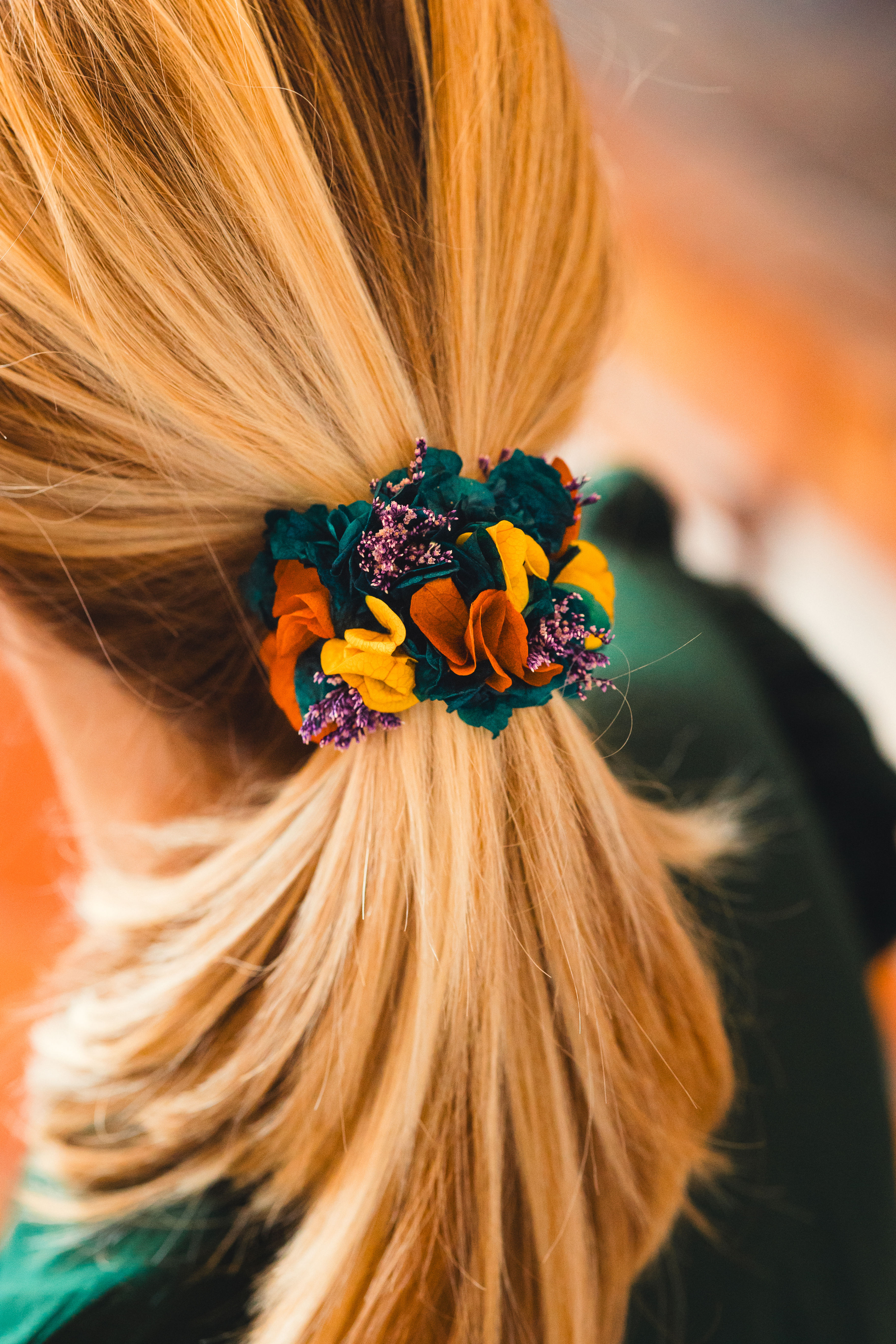 Cache élastique vert, terracotta, jaune et violet 