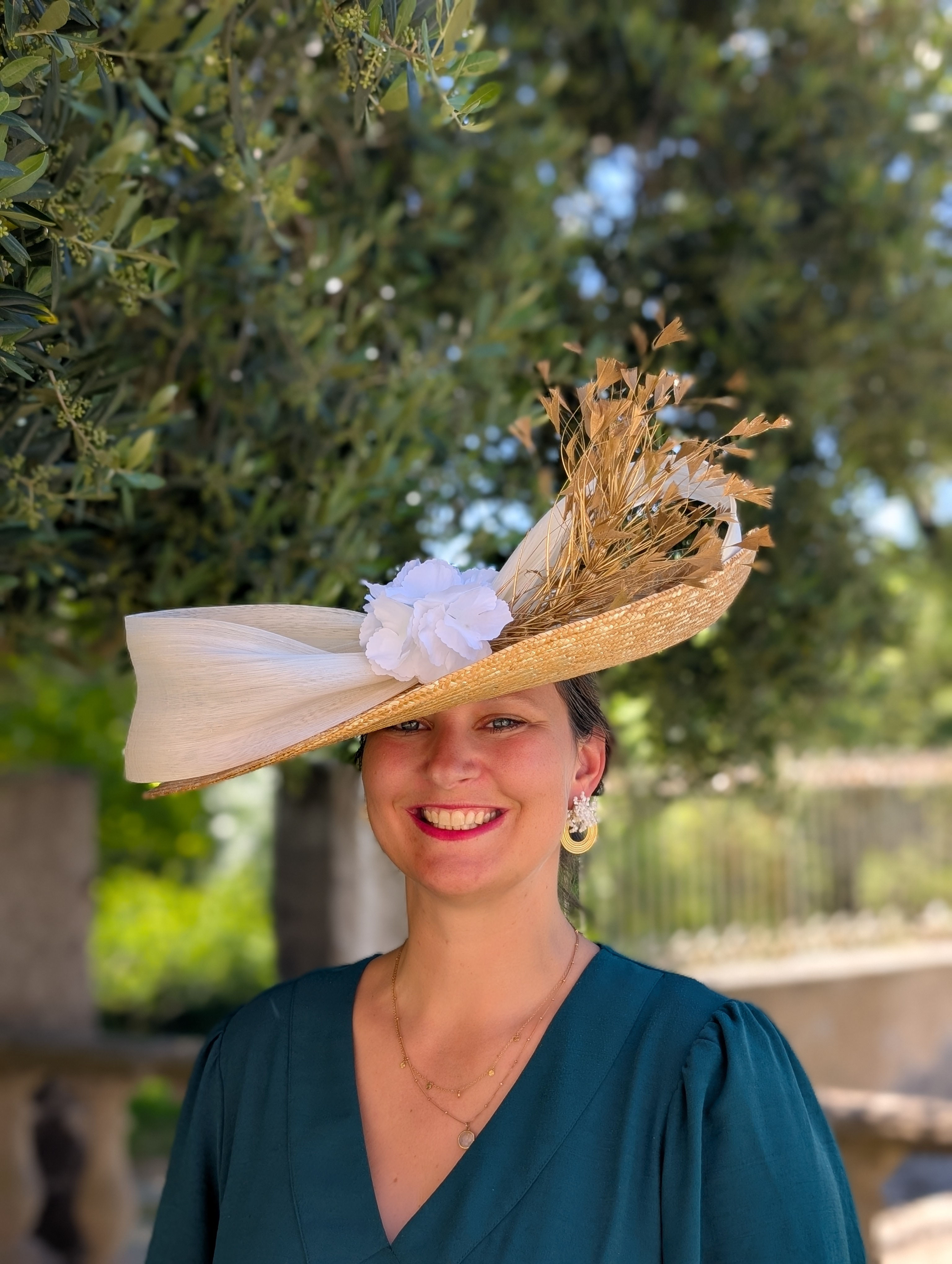 Chapeau Montardo naturel et son noeud crème 