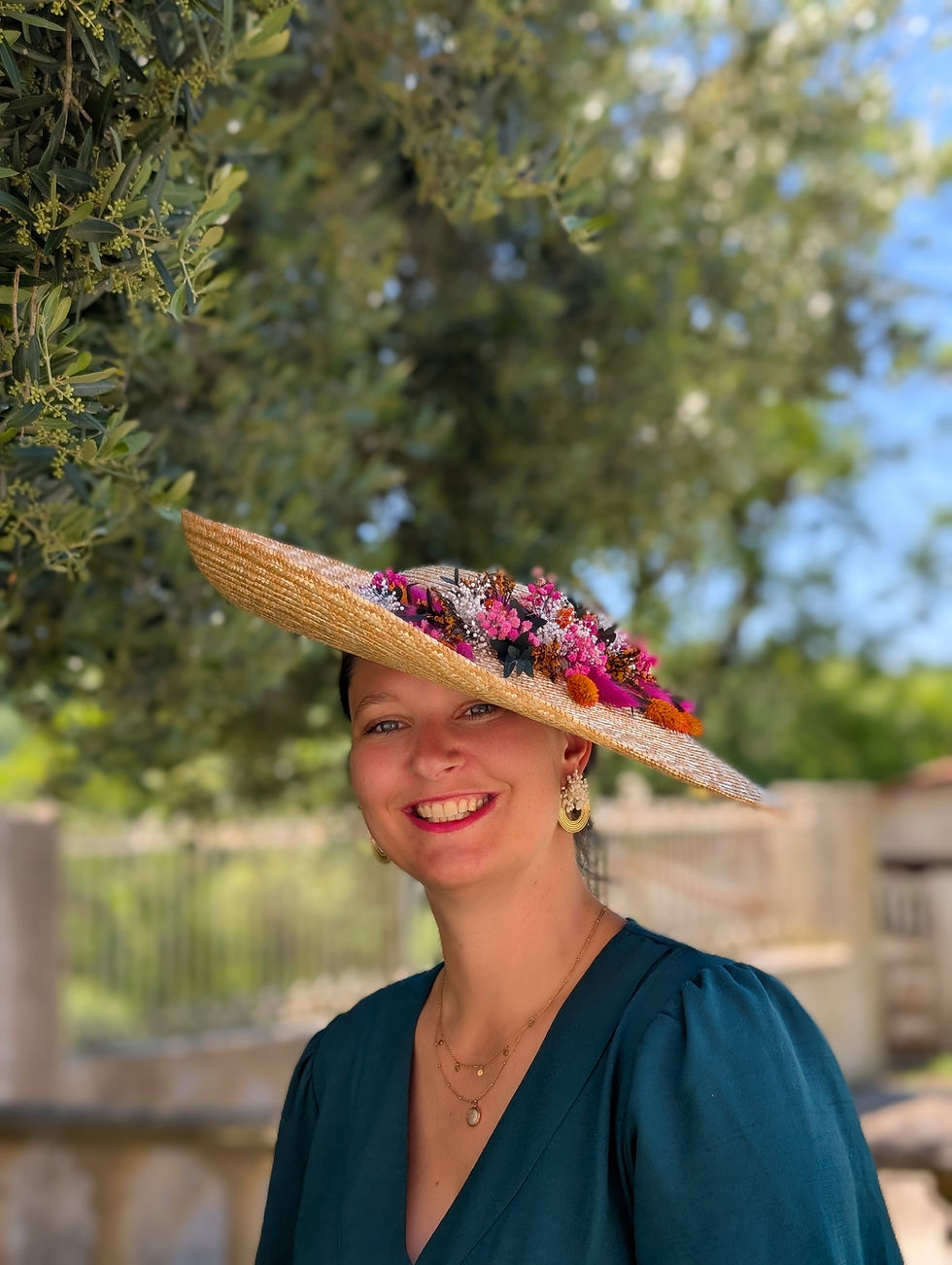 Miniature : Chapeau Montardo naturel aux fleurs oranges, fuchsia, blanches et feuillage