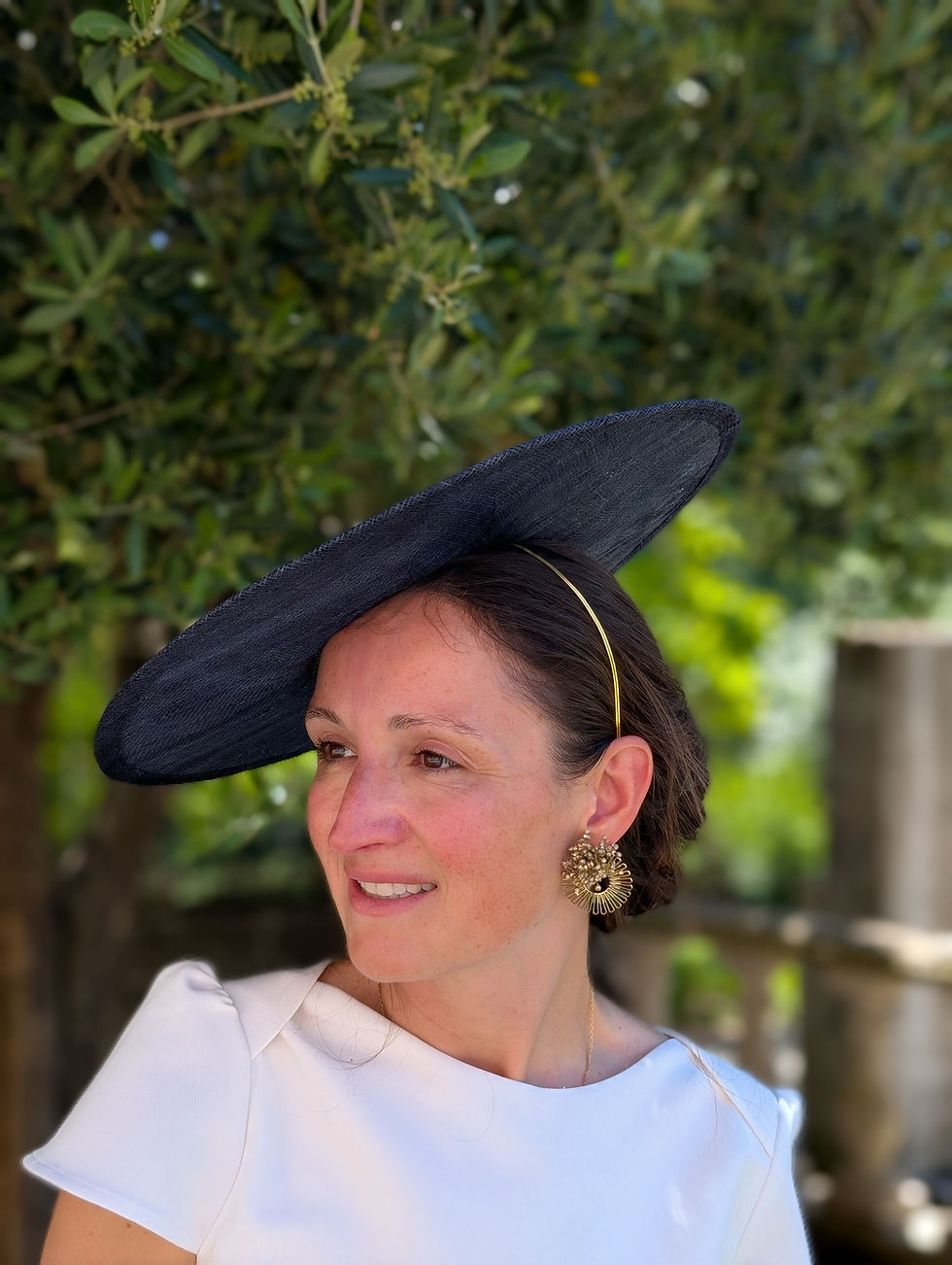 Miniature : Chapeau Montardo marine aux fleurs bleues, violettes, dorées et feuillage