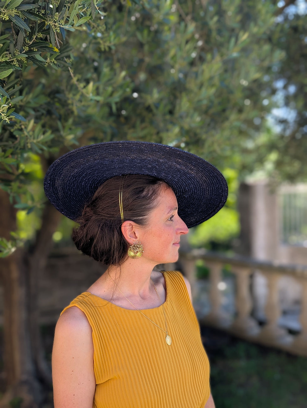 Miniature : Chapeau Madrès marine aux fleurs bleues et dorées