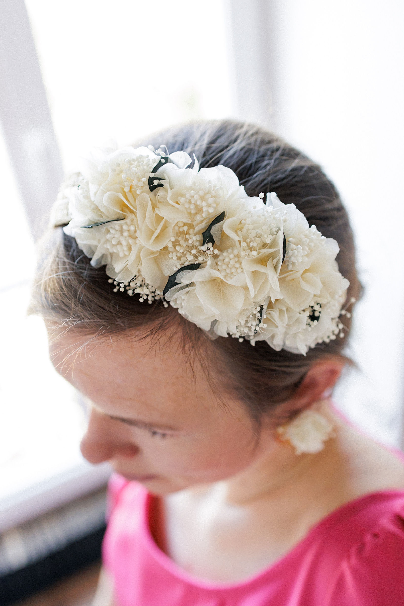 Serre-tête Besiberri blanc crème aux fleurs blanc crème et feuillage 