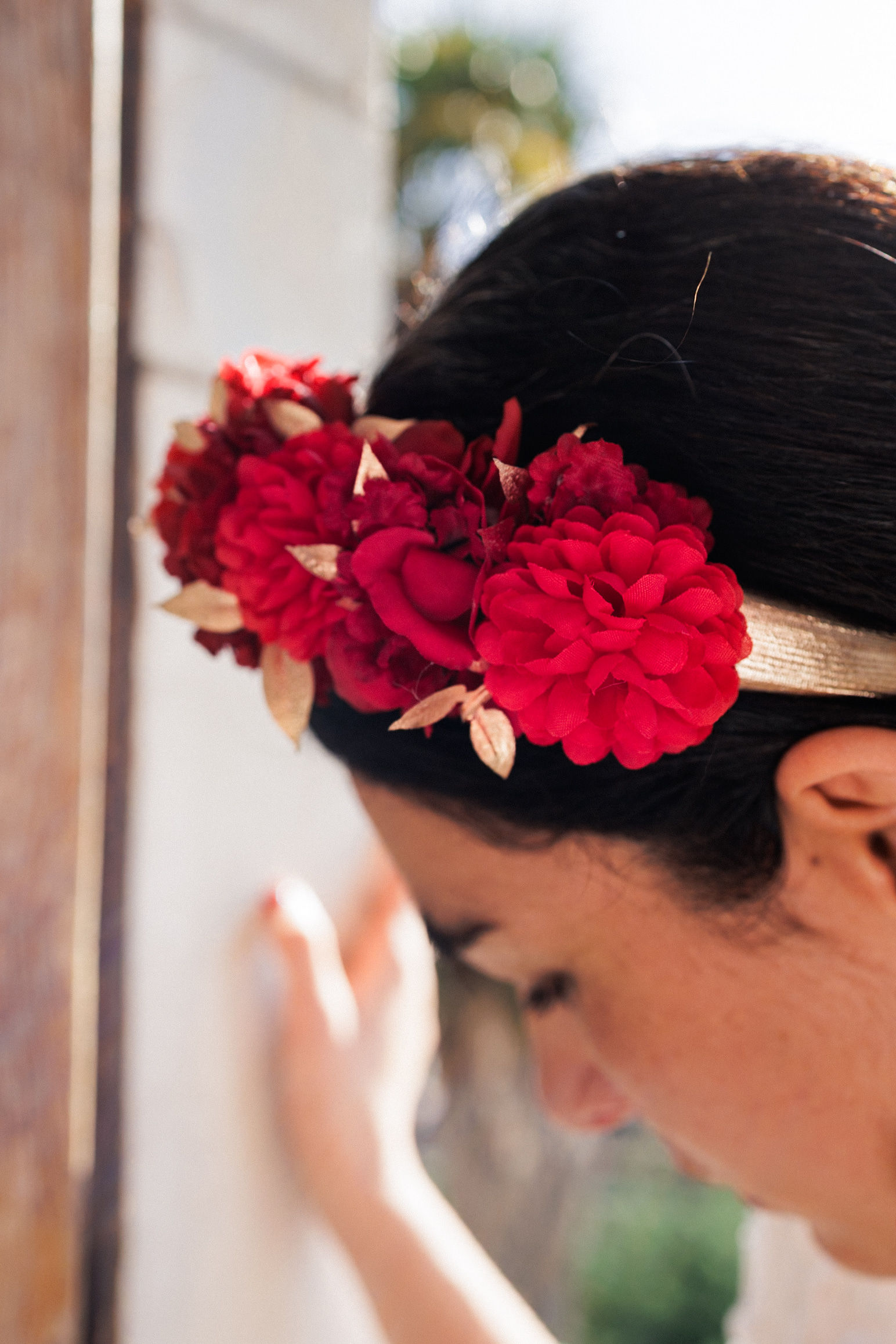 Serre-tête Batoua doré aux fleurs rouges et dorées