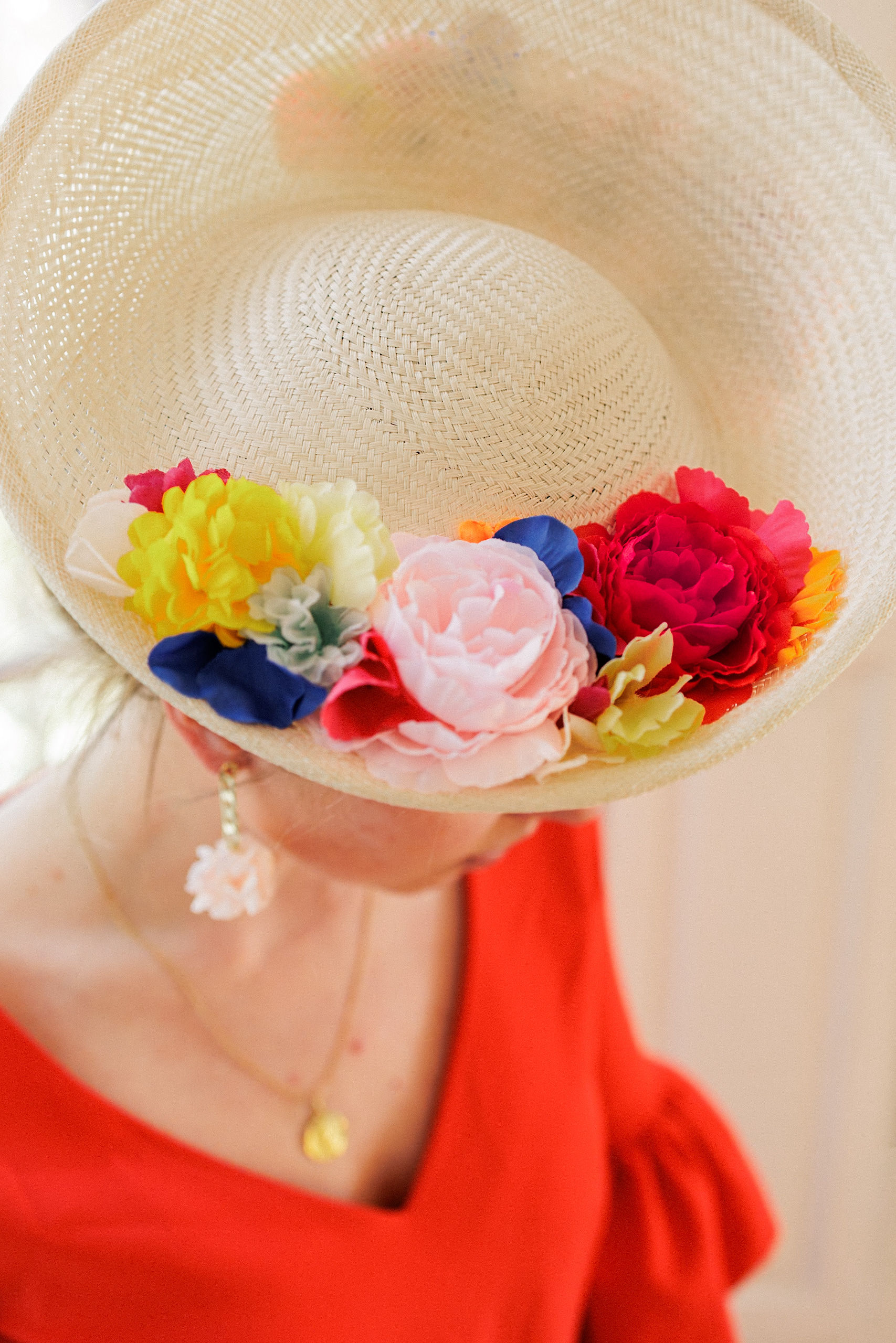 Chapeau Mendaur naturel aux fleurs colorées 