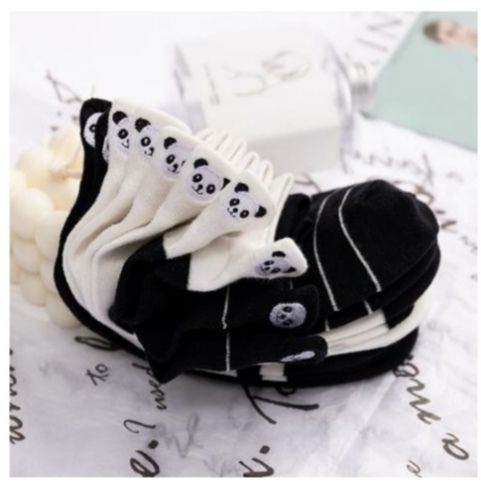 Miniatura: Medias de diferentes personajes y estilos