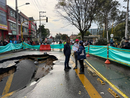 Alcaldía Local de Suba acompaña contingencia por socavón en Puerta del Sol y trabaja articuladamente con el Acueducto para su solución