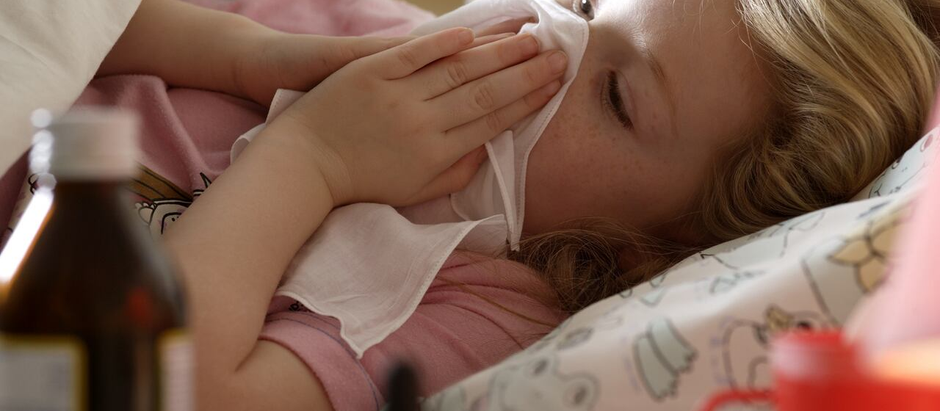Alerta en Bogotá por pico respiratorio: estos son los síntomas de alarma en niños