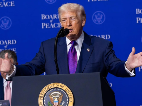 Trump vuelve a amenazar a Irán mientras Teherán acusa a países vecinos de colaborar con “el enemigo”